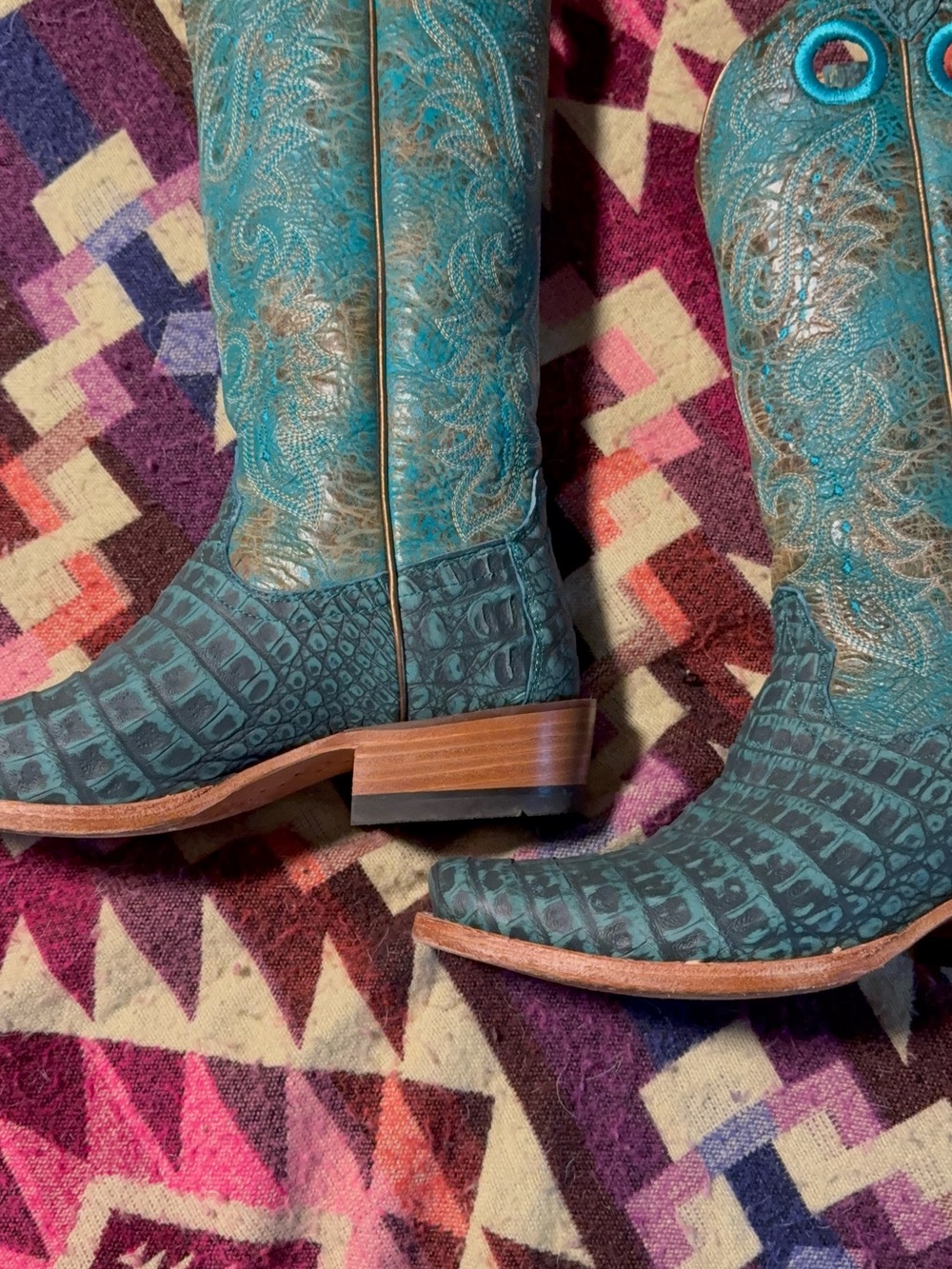 Practically New Ariat Leather Crocodile embossed Cowboy Boots Teal.Teal Size 10. - Picture 9 of 9